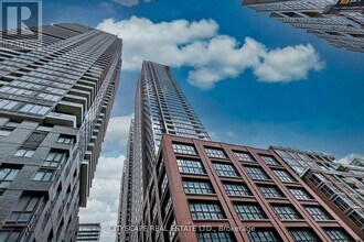 55-3955 Mercer St in Toronto, ON - Building Photo - Building Photo