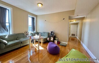 19 Highgate St in Boston, MA - Foto de edificio - Building Photo