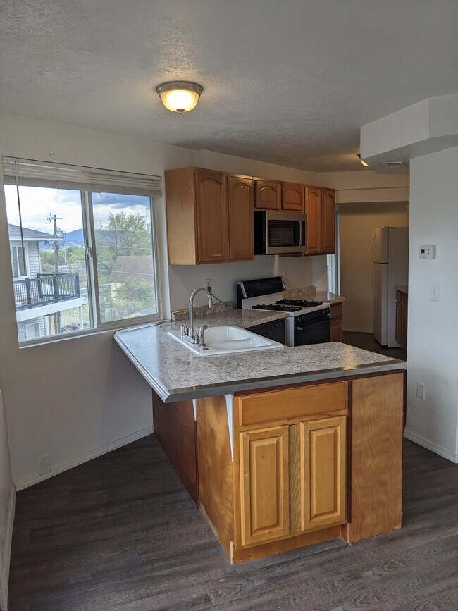 property at 3118 E MARIETTA AVE APT 2
