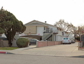 9502 Oak St in Bellflower, CA - Building Photo - Building Photo