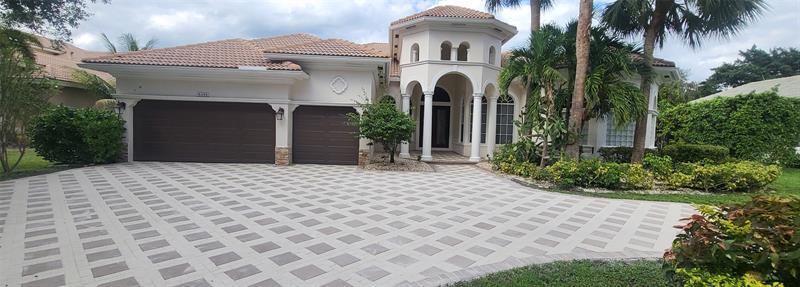 6404 NW 93rd Dr in Parkland, FL - Building Photo