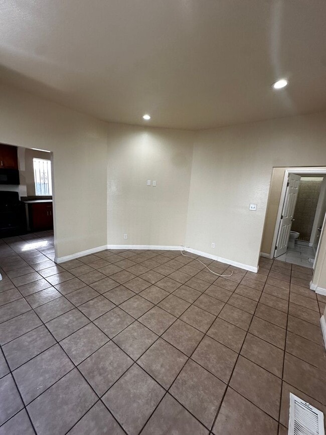 property at 750 E 40th Pl