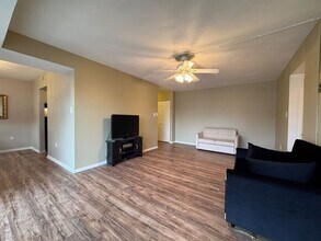 9718 Kingsbridge Dr in Fairfax, VA - Building Photo - Building Photo