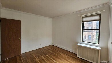 312 Main St, Unit 4E in White Plains, NY - Building Photo - Building Photo