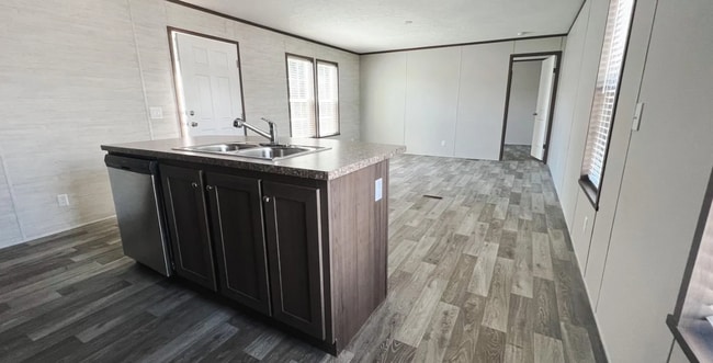 6623 Sleepy Hollow Blvd in Holly, MI - Foto de edificio - Building Photo