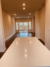 15945 NW Hosmer Ln in Portland, OR - Building Photo - Building Photo