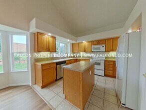 7150 Grand Prairie Dr in Colorado Springs, CO - Building Photo - Building Photo