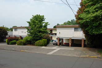 3101-3119 SE Morrison St in Portland, OR - Building Photo - Building Photo