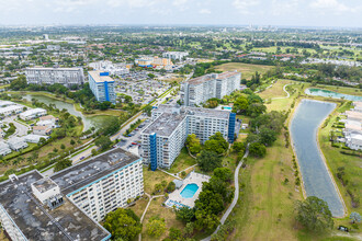 Hillcrest East 24 in Hollywood, FL - Foto de edificio - Building Photo