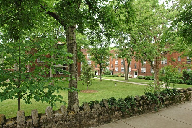 Sterling Court Apartments in Nashville, TN - Foto de edificio - Building Photo