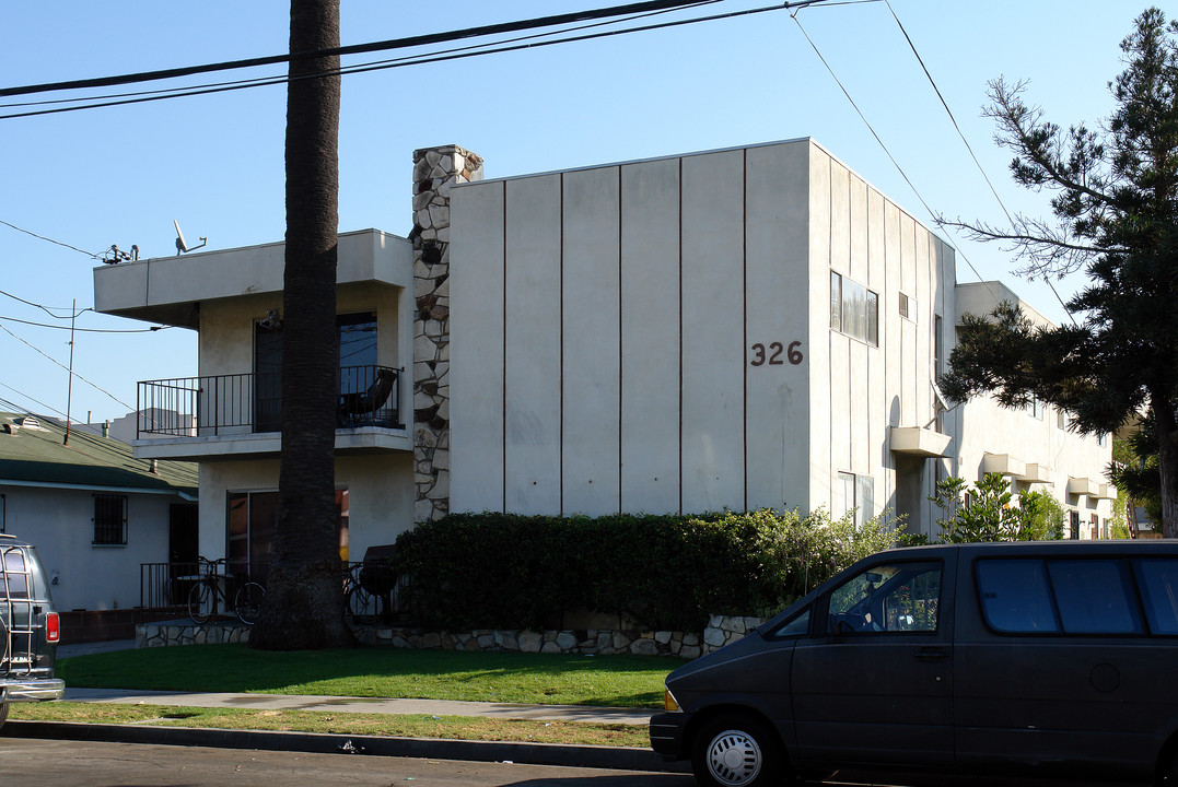 326 S Cedar Ave in Inglewood, CA - Foto de edificio