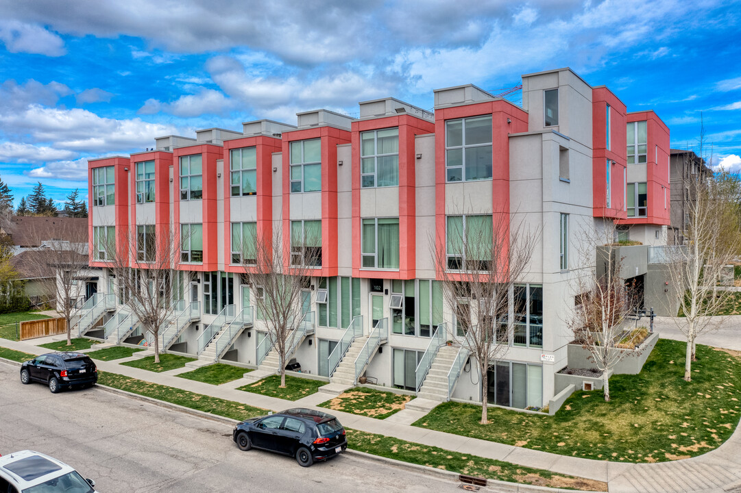 Glas in Calgary, AB - Building Photo