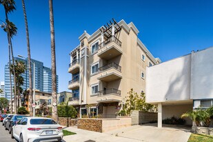 Condominiums in Los Angeles, CA - Building Photo