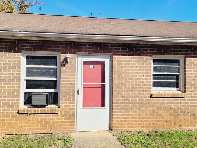 284 Farmers Mountain Rd in Gretna, VA - Building Photo - Building Photo