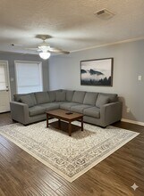 717 Blue Ridge Dr in Shenandoah, TX - Foto de edificio - Building Photo