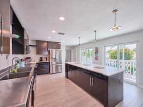2649 Lake Dr in Riviera Beach, FL - Building Photo - Building Photo