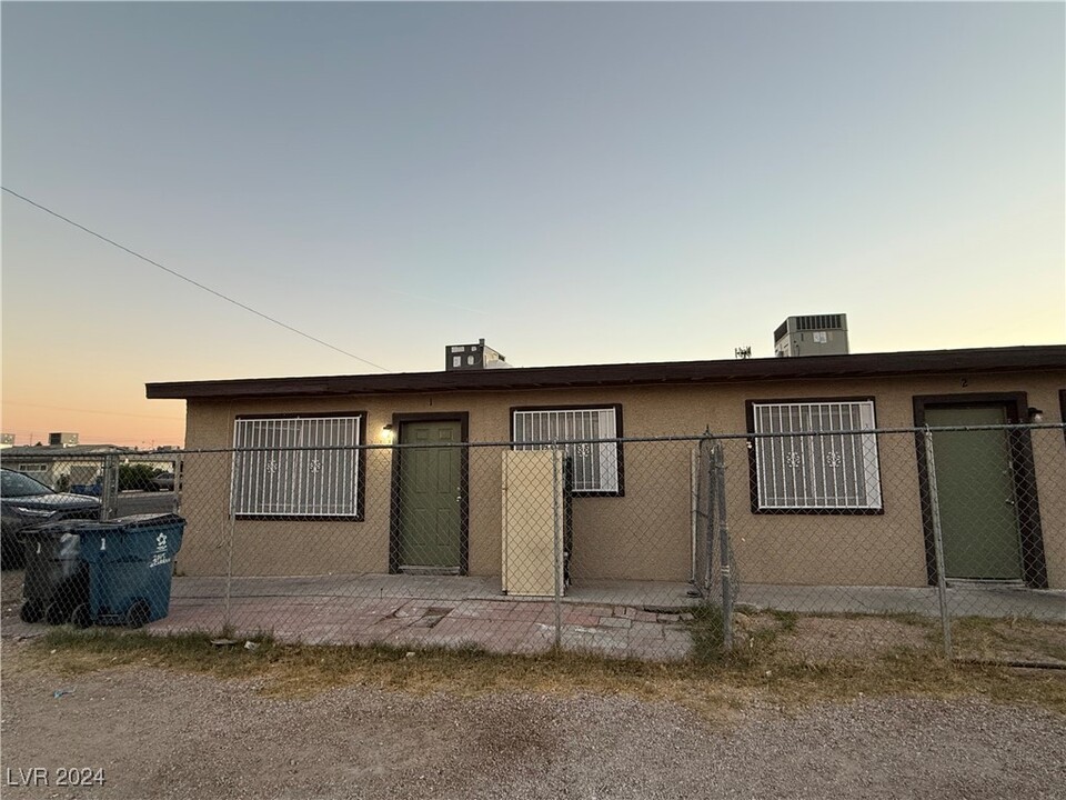 2519 N McCarran St in North Las Vegas, NV - Building Photo