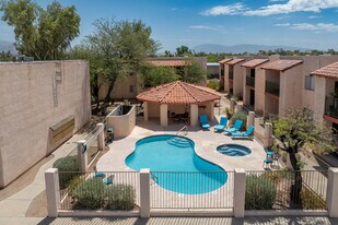 Shadow Ridge Apartments in Tucson, AZ - Building Photo