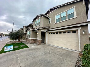 2517 E Pelican Dr in Gilbert, AZ - Foto de edificio - Building Photo