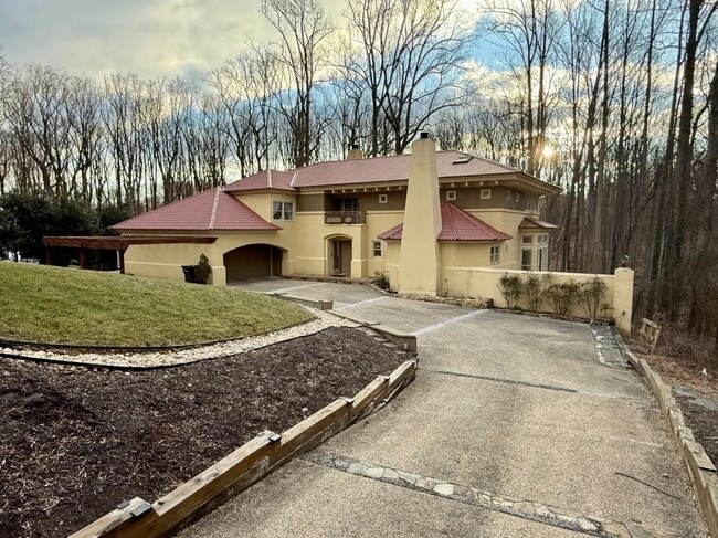 property at 1125 Duchess Dr