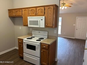 5371 Bradley Dr in Southaven, MS - Foto de edificio - Building Photo