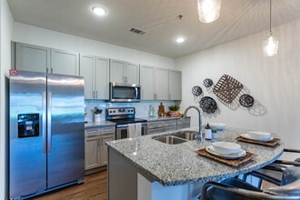 The Drake in Bowling Green, KY - Building Photo - Interior Photo
