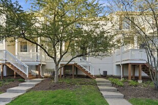 1472 Cambria Dr in Dekalb, IL - Building Photo