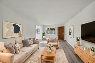 5055 E Dartmouth Ave in Denver, CO - Building Photo - Building Photo