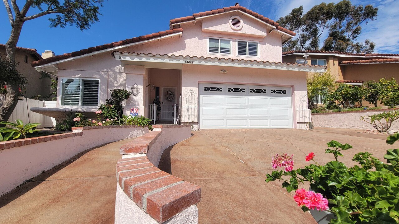 13422 Entreken Ave in San Diego, CA - Building Photo