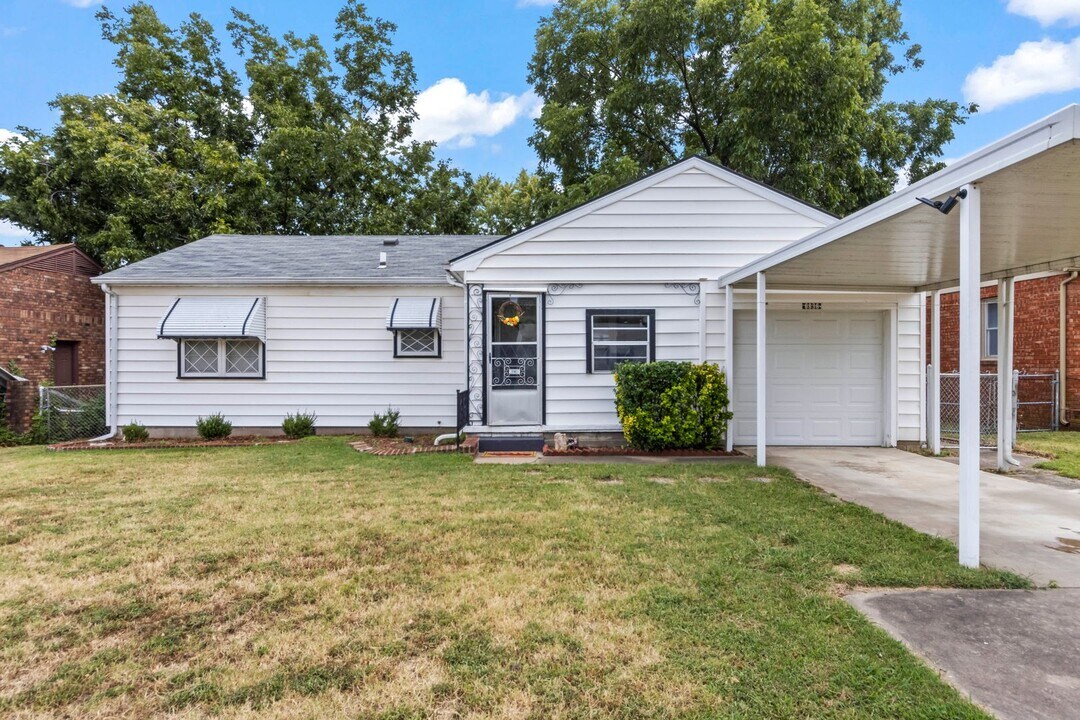 6836 E King St in Tulsa, OK - Building Photo