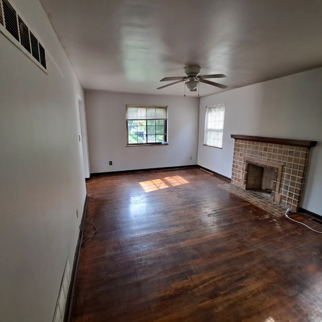 305 E Wyoming Ave