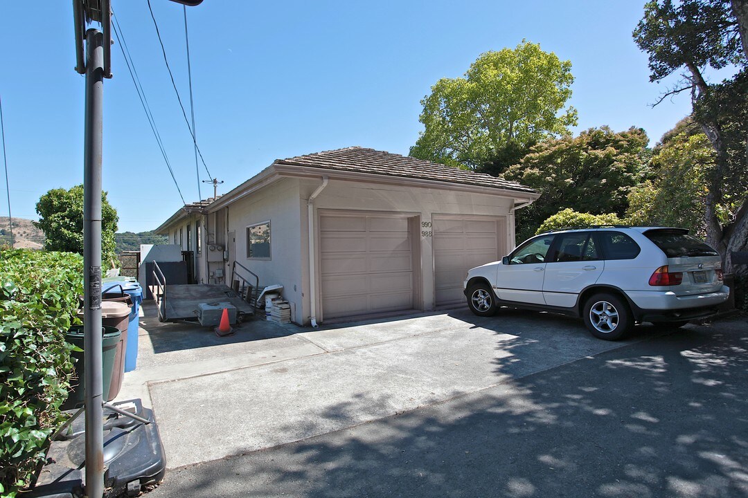 988-990 Meadowsweet Dr in Corte Madera, CA - Foto de edificio