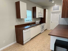 7400-7414 SW 10th Ct in North Lauderdale, FL - Building Photo - Building Photo