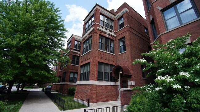 3147 W Medill Ave, Unit 3