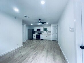 7107 Guadalupe St in Austin, TX - Foto de edificio - Building Photo