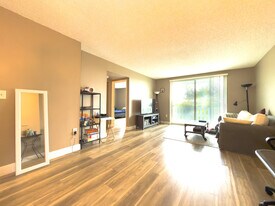 919 Hillcrest Dr, Unit 511 in Hollywood, FL - Building Photo