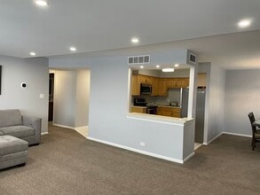 101 Bar Harbour Rd, Unit 5G in Schaumburg, IL - Building Photo - Building Photo