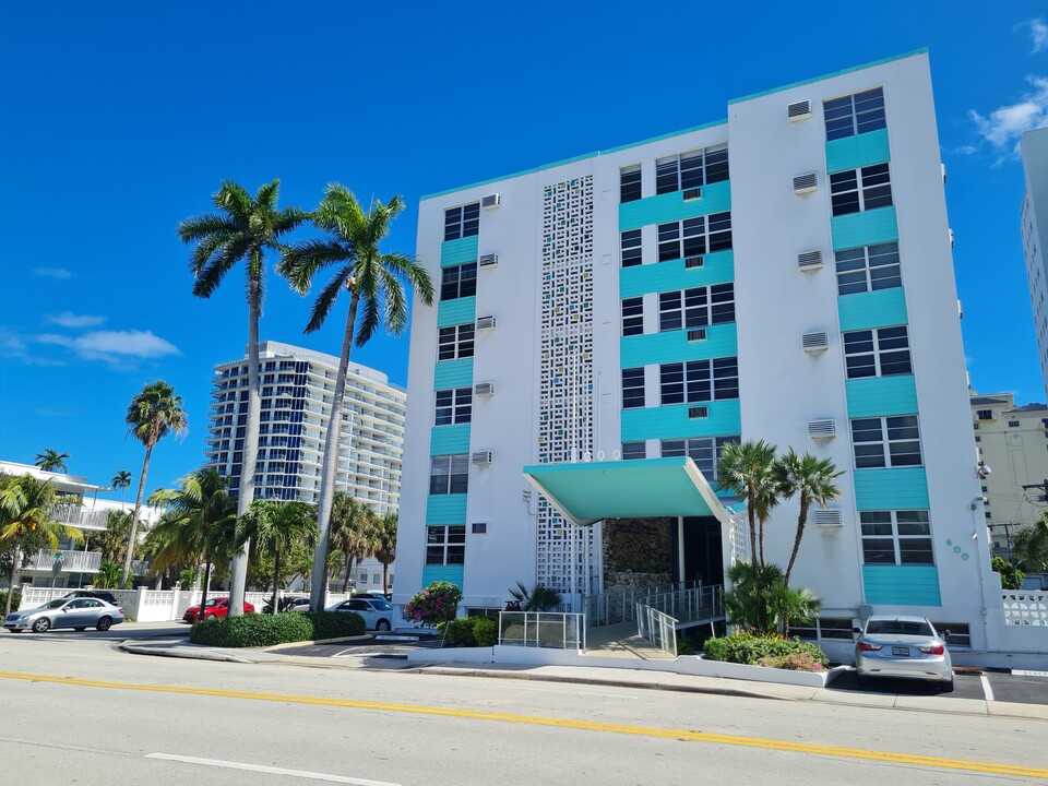 600 N Birch Rd, Unit 301H in Fort Lauderdale, FL - Building Photo