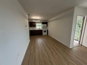 437 NW 44th Ave in Miami, FL - Building Photo - Building Photo