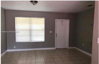 17800 NW 28th Ct in Miami Gardens, FL - Building Photo - Building Photo