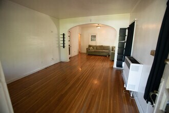 1727 Winona Blvd in Los Angeles, CA - Foto de edificio - Building Photo