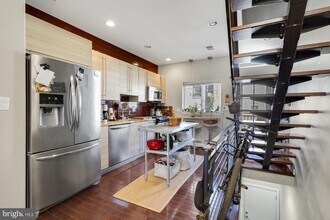 221 W Girard Ave in Philadelphia, PA - Building Photo - Building Photo