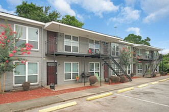 Rose Plaza in Houston, TX - Building Photo - Interior Photo