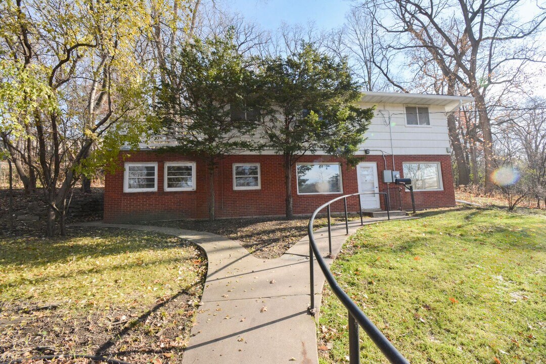 956 14th Ave SW in Rochester, MN - Building Photo