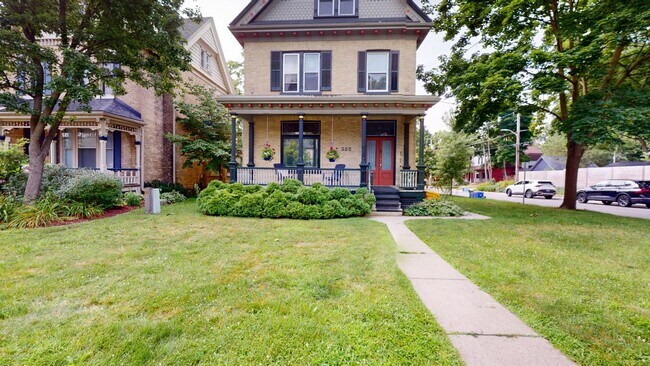 property at 355 Piccadilly St