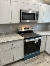9 Woodville Cir, Unit 8 in Wakefield, MA - Building Photo - Building Photo