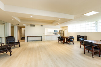 Courtyard Apartments in Los Angeles, CA - Building Photo - Building Photo