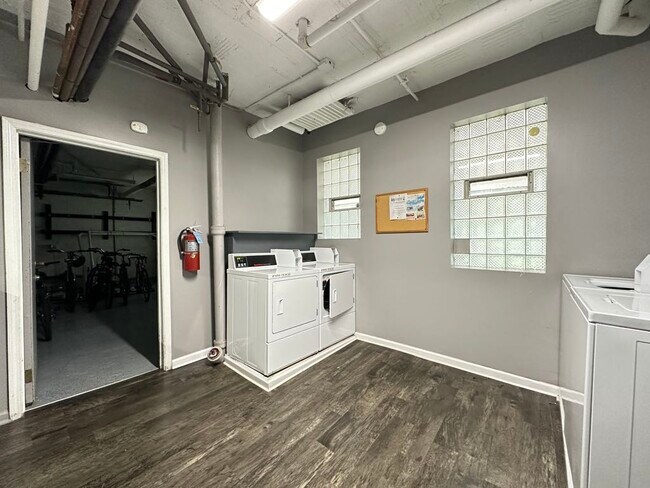 5517 N Kenmore Ave, Unit 101G in Chicago, IL - Foto de edificio - Building Photo