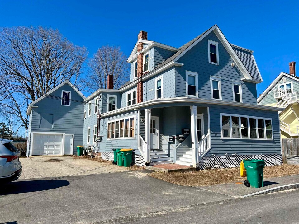 19 Myrtle St in Rochester, NH - Building Photo