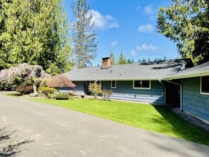 3211 SE Kamilche Point Rd in Shelton, WA - Building Photo - Building Photo